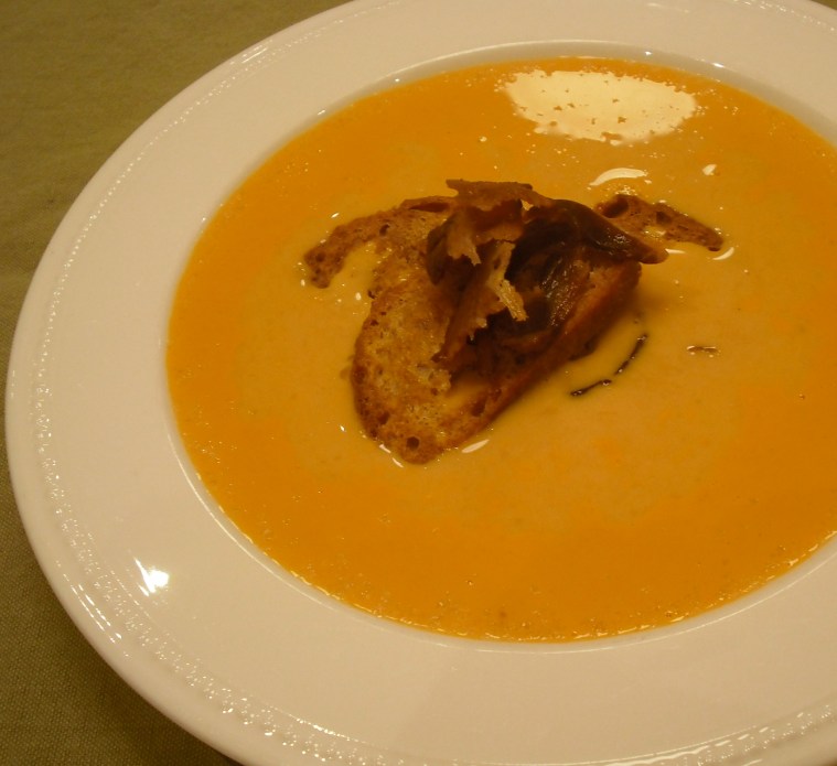 Roasted cauliflower soup with smoked paprika